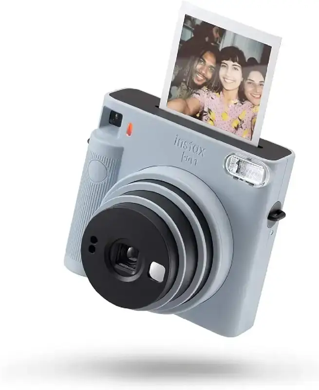 [صورة كاميرا Fujifilm Instax Square SQ1 بلون أزرق جليدي]